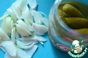 Морковь по-корейски с маринованными огурцами