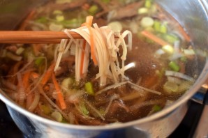 Грибная лапша на китайский манер