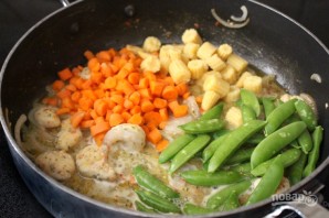 Спагетти с креветками в соусе