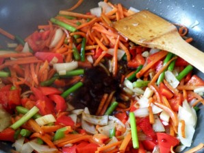 Острая курица стир-фрай с овощами