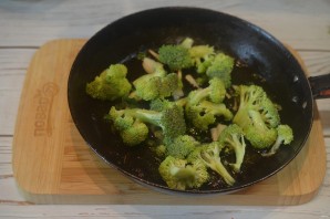 Жареная свинина с брокколи