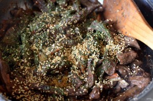 Горячая закуска из печени с грушей