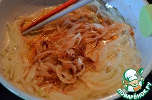 Морковь по-корейски с маринованными огурцами