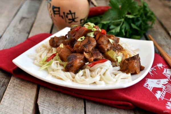 Острая свинина с овощами в мультиварке