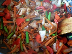 Острая курица стир-фрай с овощами