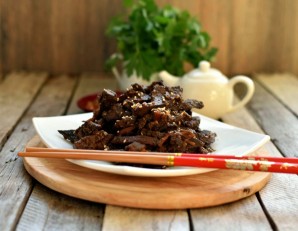 Горячая закуска из печени с грушей