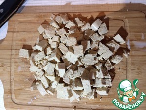 Салат из сыра, помидоров и перца