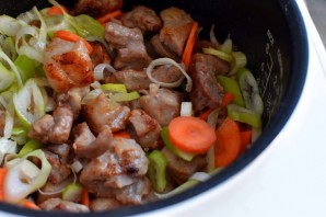 Острая свинина с овощами в мультиварке