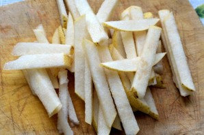 Горячая закуска из печени с грушей