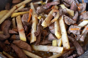 Горячая закуска из печени с грушей